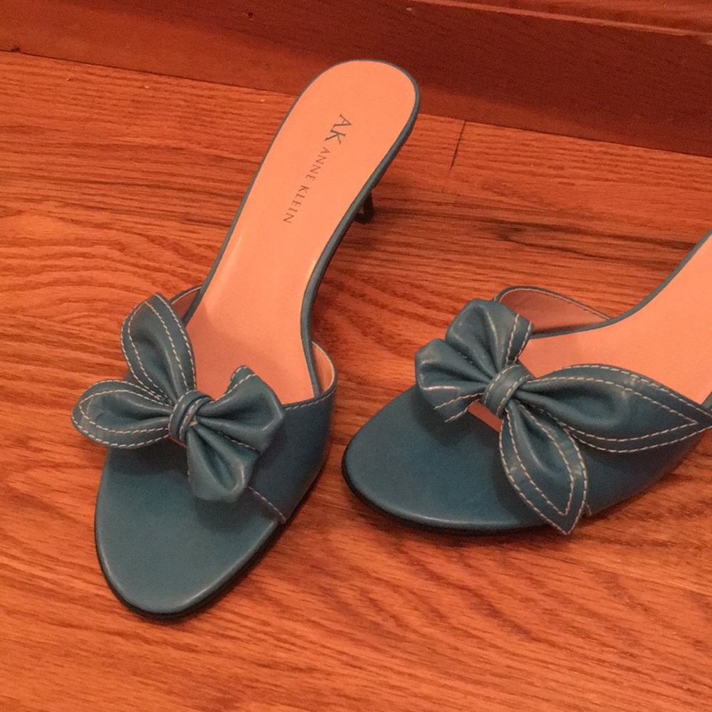 Gorgeous Aquamarine Sandals!